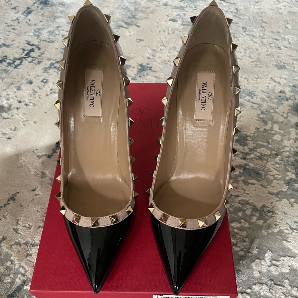 Valentino Garavani Rockstud Patent Leather 100mm Pump